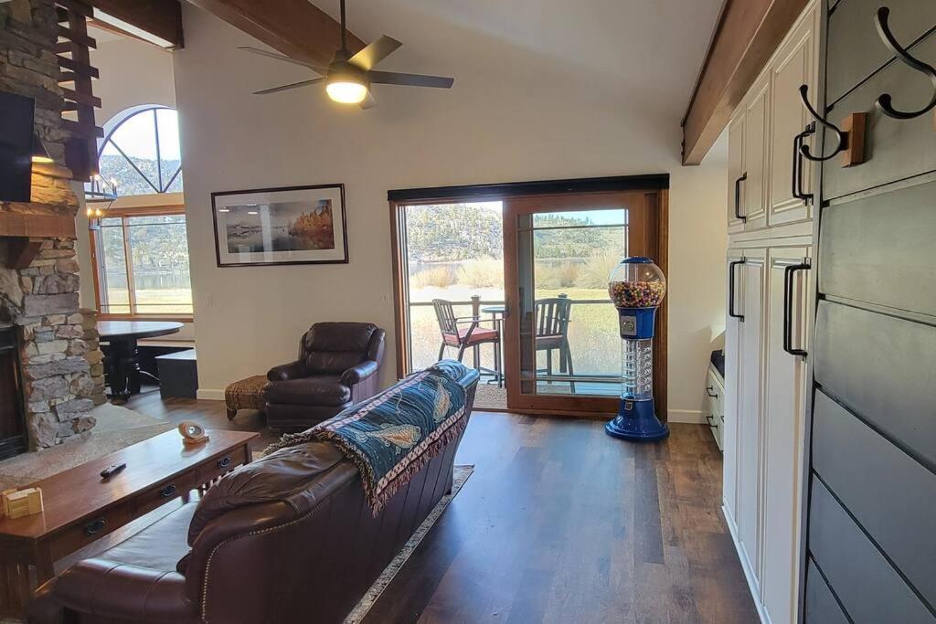 Lakefront Mountain Retreat June Lake
