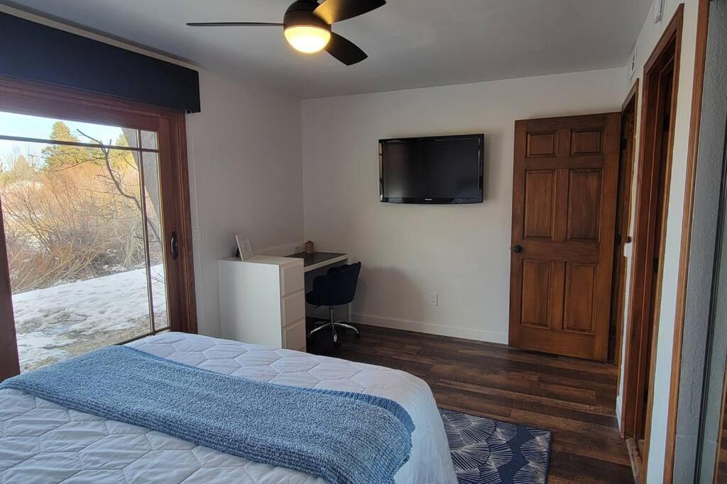 Apartment Lakefront Mountain Retreat *