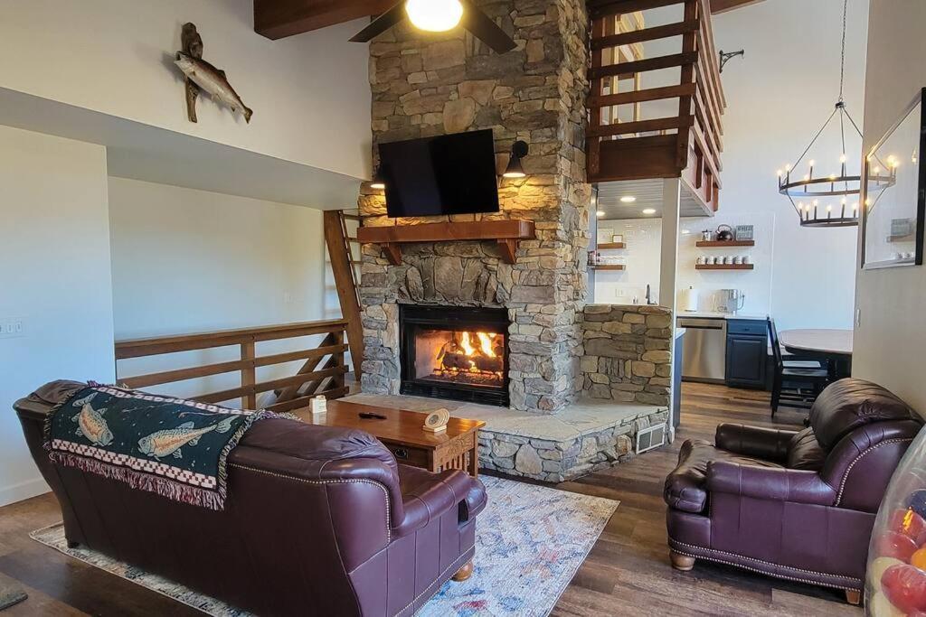 Apartment Lakefront Mountain Retreat *