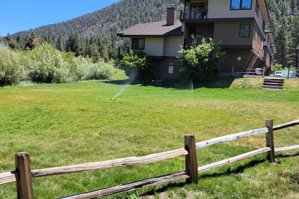 Lakefront Mountain Retreat *