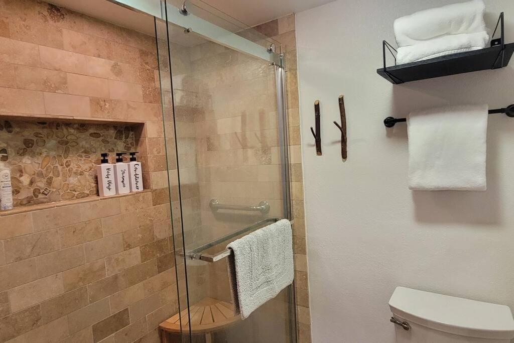 Apartment Lakefront Mountain Retreat