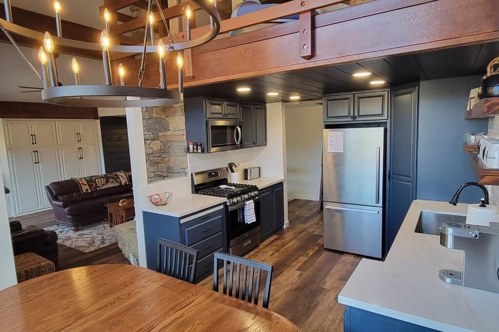 Apartment Lakefront Mountain Retreat *