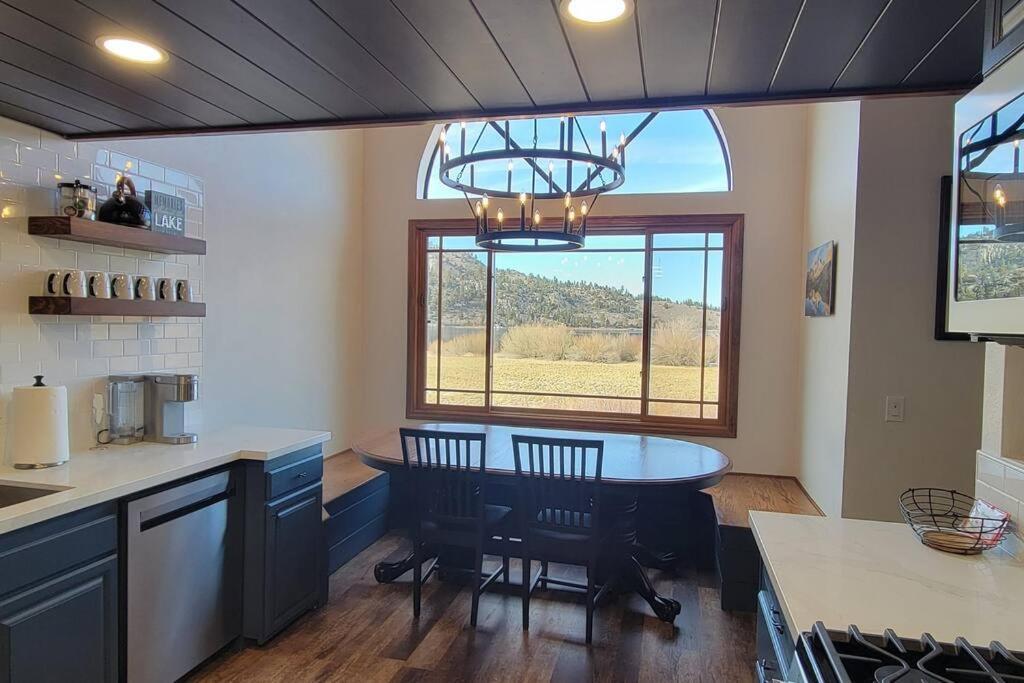 Apartment Lakefront Mountain Retreat *